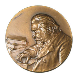 Памятная настольная медаль 40 лет со дня избрания А.П.Карпинского академиком Российской академии наук