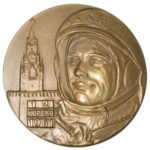 Памятная настольная медаль Первый в мире полет человека в космос
