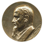 Памятная настольная медаль И.В.Курчатов