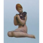 Статуетка заводу Чайка Дівчина з тюльпанами