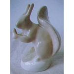 Статуетка Білочка з горіхом