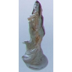 Статуэтка Девушка в национальном костюме