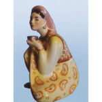 Статуетка дівчина з піалою