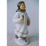 Статуетка ЛФЗ Якутська дівчинка з книгою та квіткою