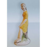 Статуетка ЛФЗ дівчина з книгою, сидячи на пні