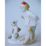 Статуетка дівчинка з собачкою