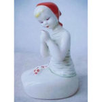 Статуетка дівчина з квіткою Тип 2