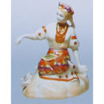 Статуетка Дівчина годує голубів