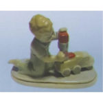 Статуетка Хлопчик з машинкою