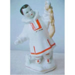 Статуетка Хлопчик наєць з білкою