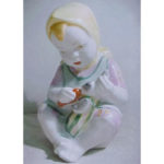 Статуетка Дитина з іграшкою